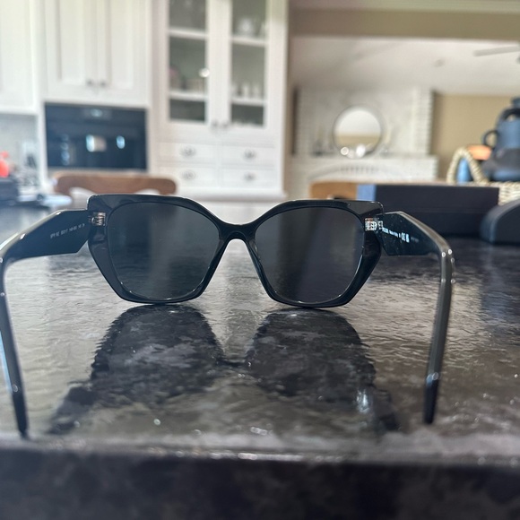 Prada  19ZS sunglasses - Picture 3 of 5
